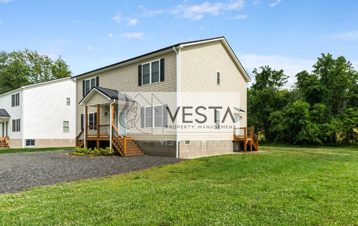 Apartment for rent at 113 Stone Dr #105, Swannanoa, NC 28778