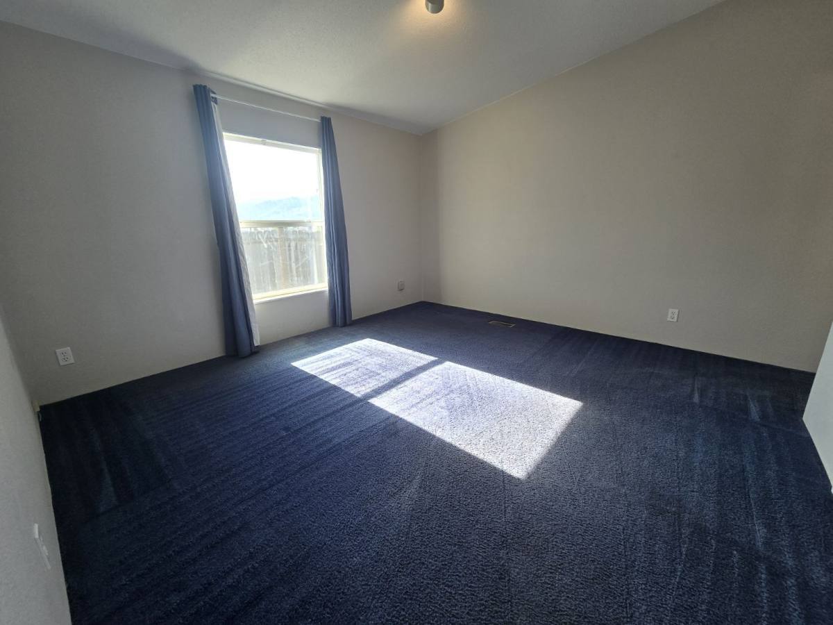 House for rent at 2032 NE Klamath Ave, Roseburg, OR 97470