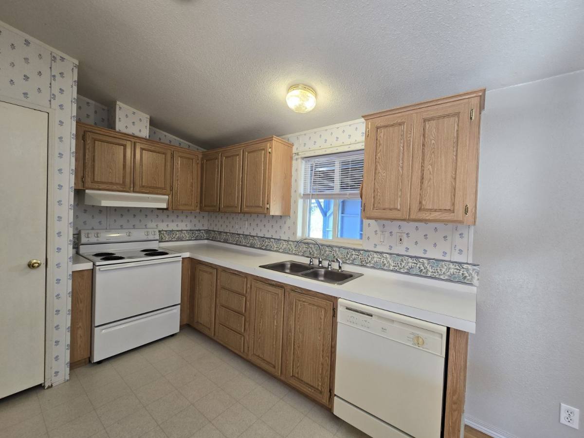 House for rent at 2032 NE Klamath Ave, Roseburg, OR 97470