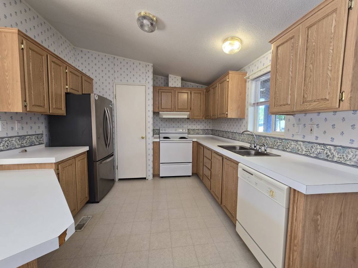 House for rent at 2032 NE Klamath Ave, Roseburg, OR 97470
