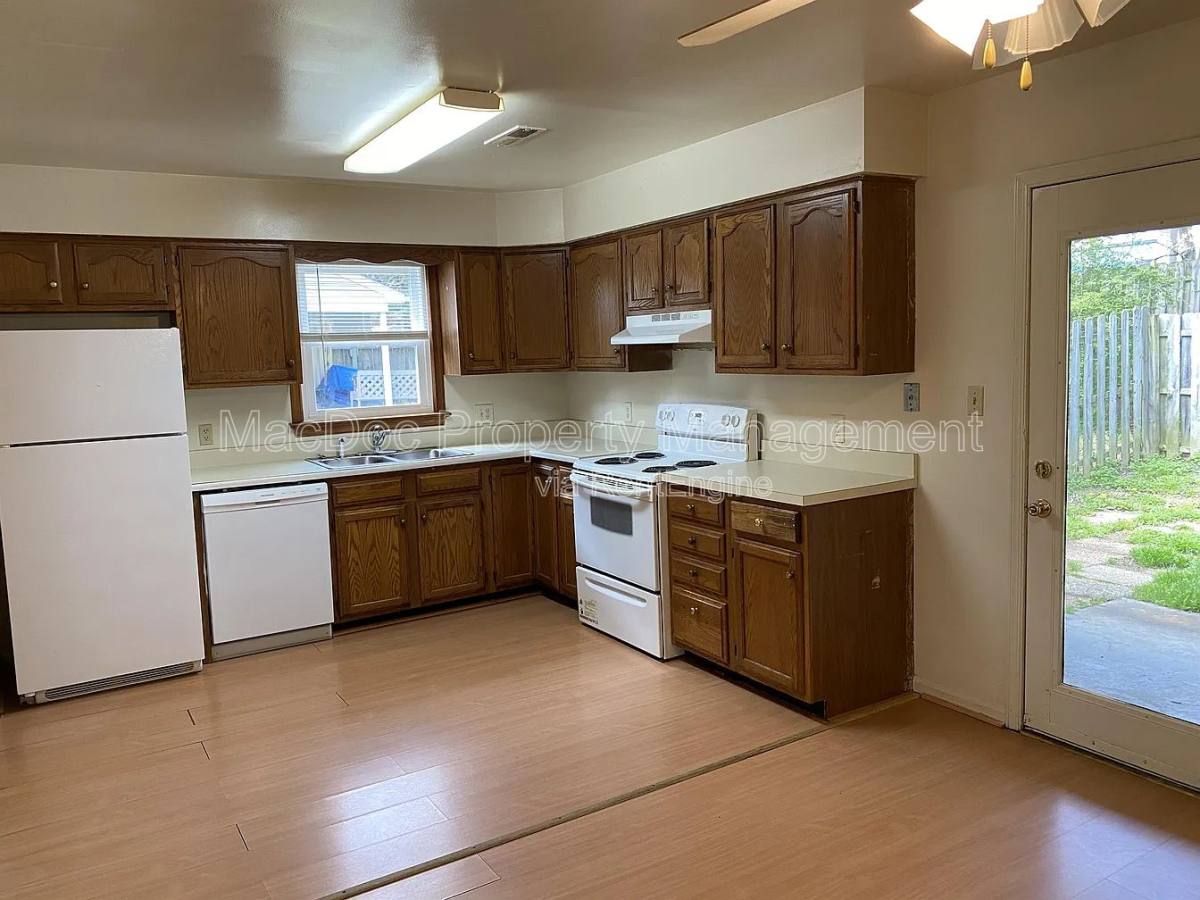Townhouse for rent at 118 Farrell Lane, Fredericksburg, VA 22401