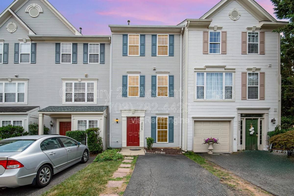 Townhouse for rent at 45425 Clarkes Crossing Square, Sterling, VA 20164