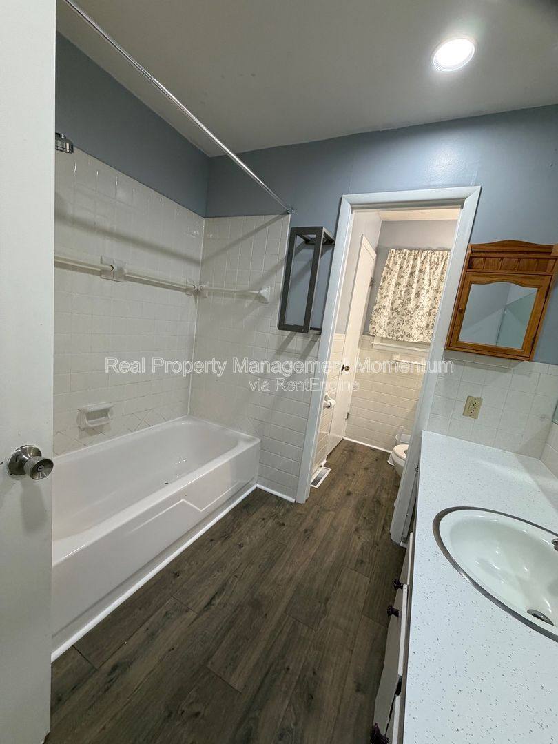 House for rent at 1105 13th St, Monett, MO 65708