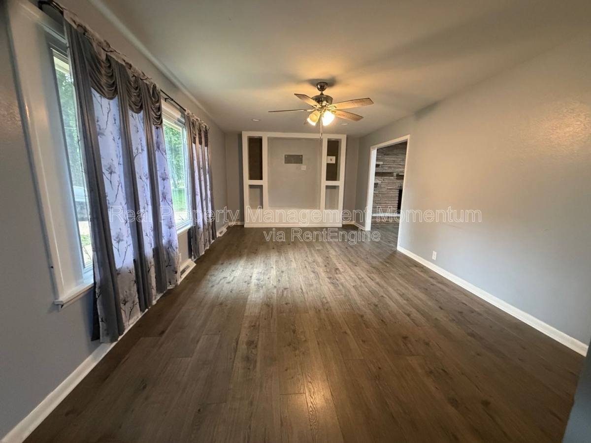 House for rent at 1105 13th St, Monett, MO 65708