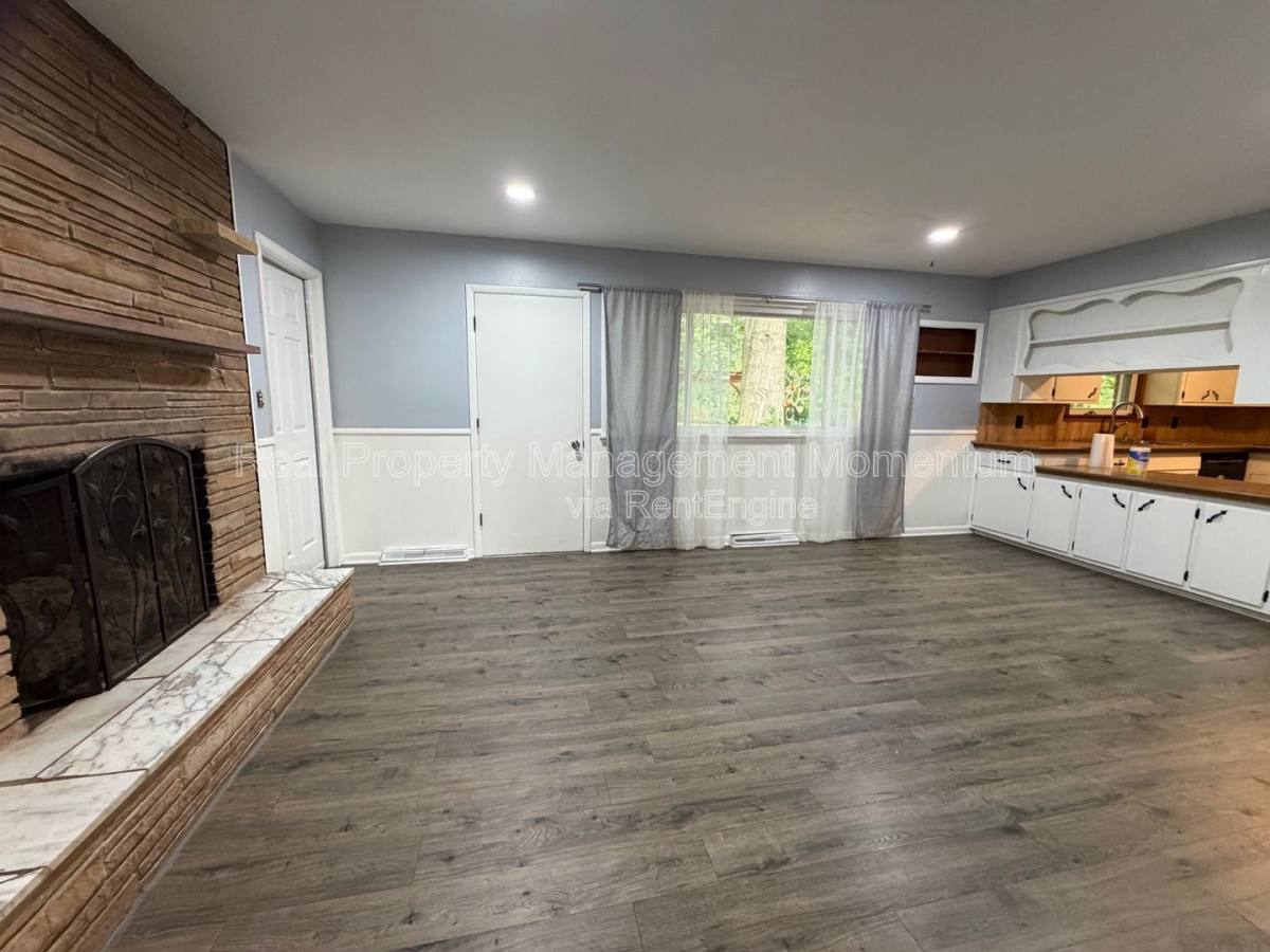 House for rent at 1105 13th St, Monett, MO 65708