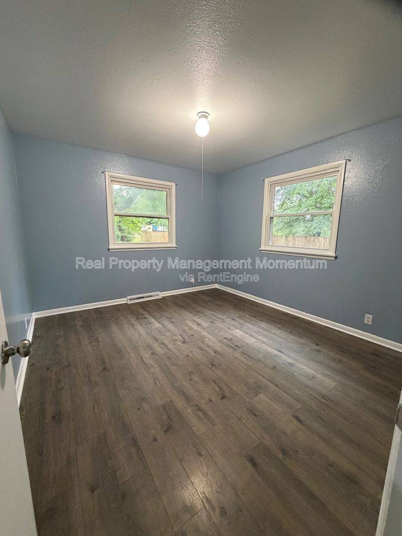 House for rent at 1105 13th St, Monett, MO 65708