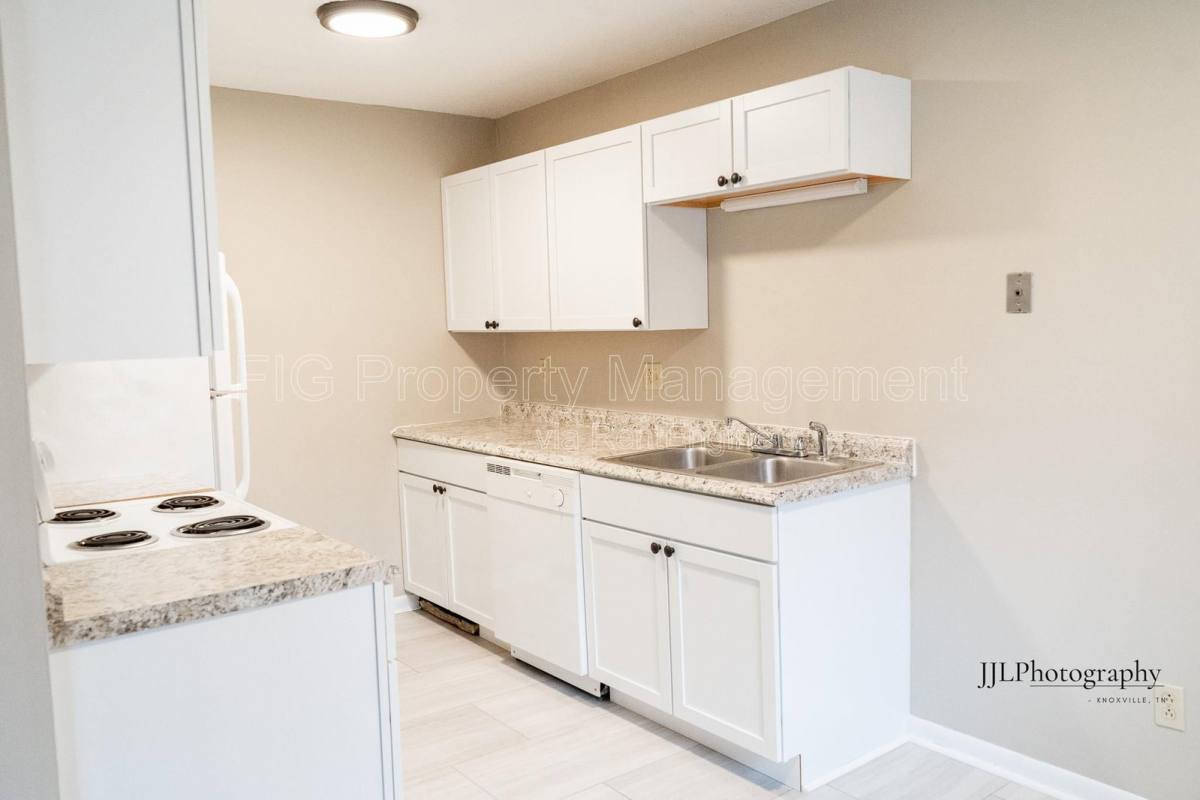 Apartment for rent at 129 Hillcrest Dr #20, Knoxville, TN 37918
