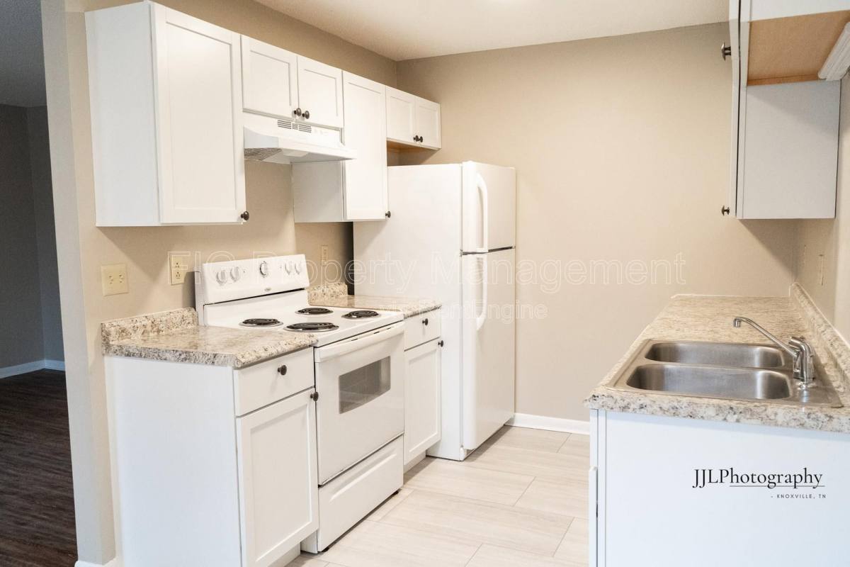 Apartment for rent at 129 Hillcrest Dr #20, Knoxville, TN 37918