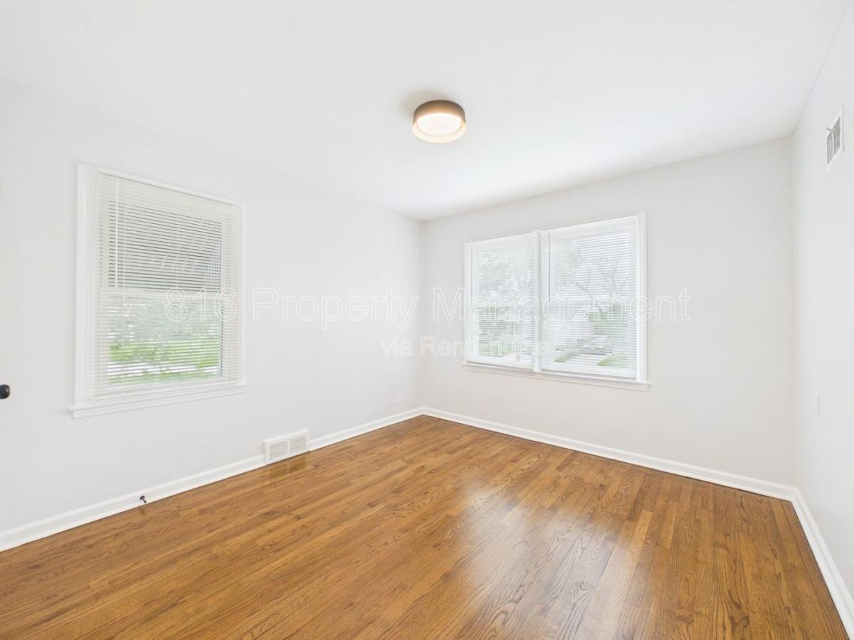Apartment for rent at 4279 E 60 Terrace, Kansas City, MO 64130