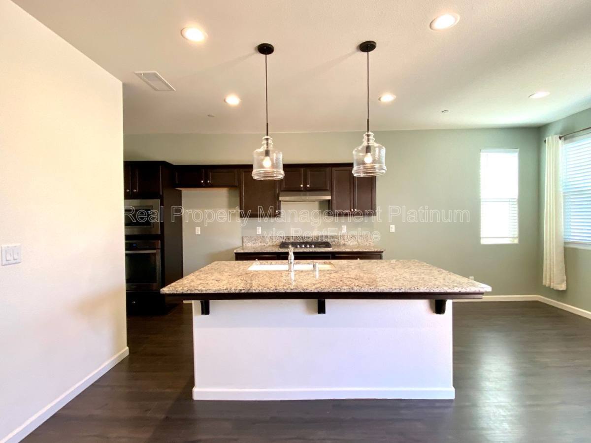 House for rent at 2534 Mustang Dr, Clovis, CA 93612