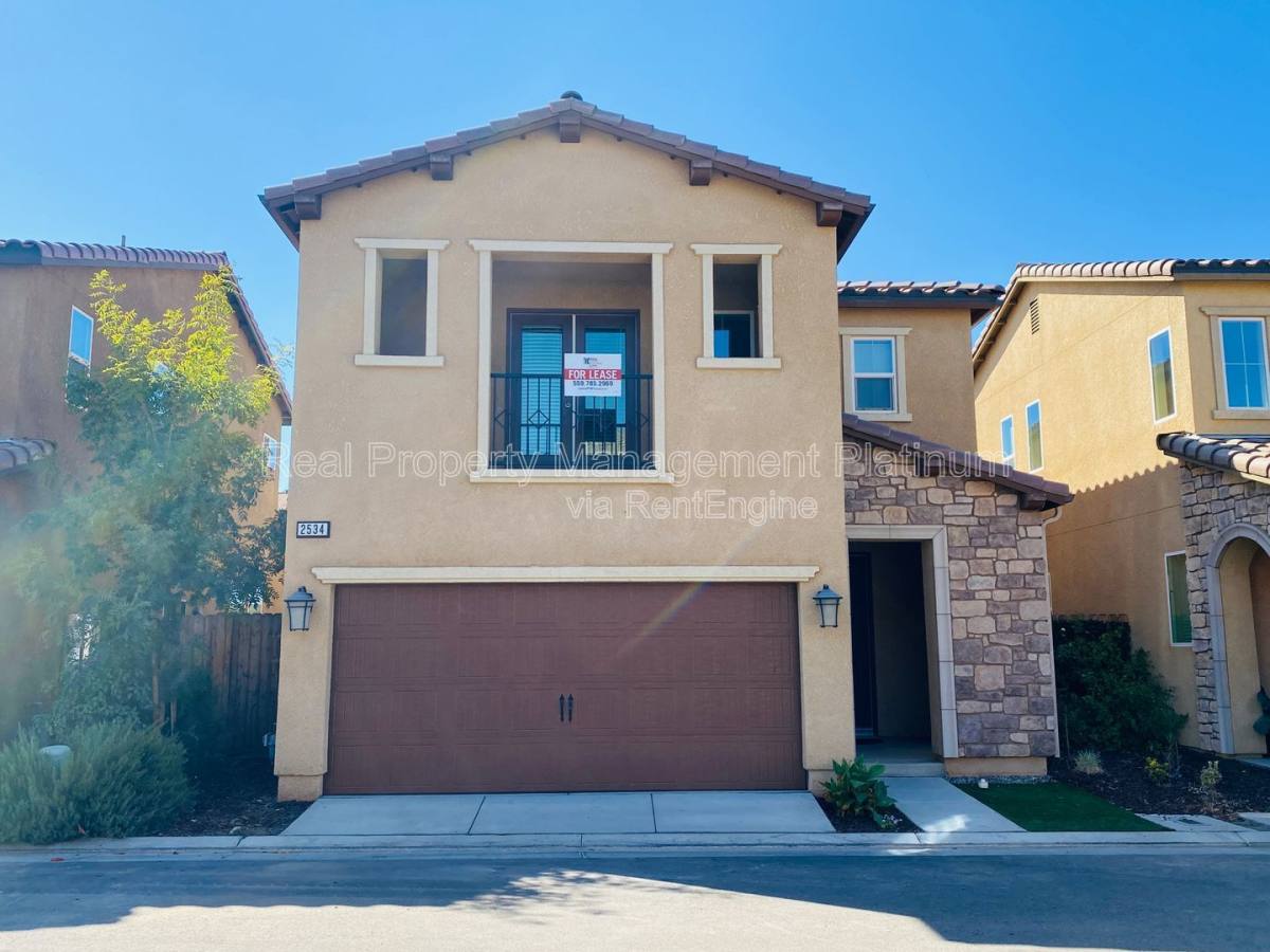 House for rent at 2534 Mustang Dr, Clovis, CA 93612