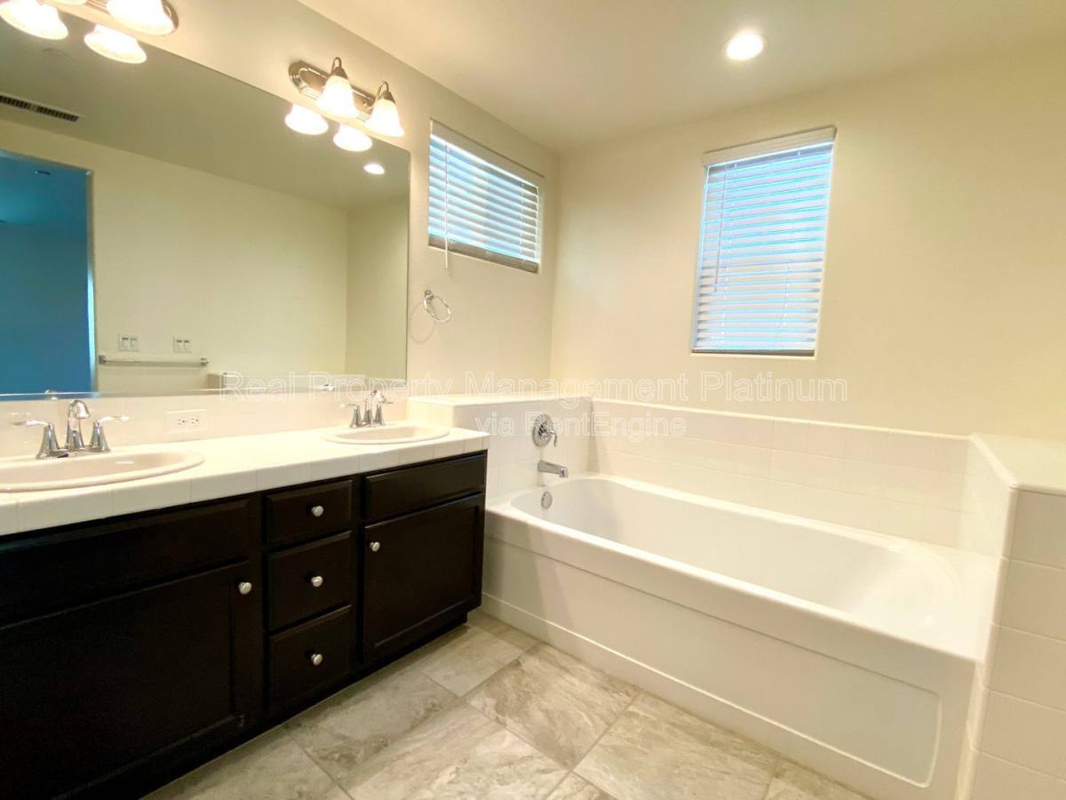 House for rent at 2534 Mustang Dr, Clovis, CA 93612