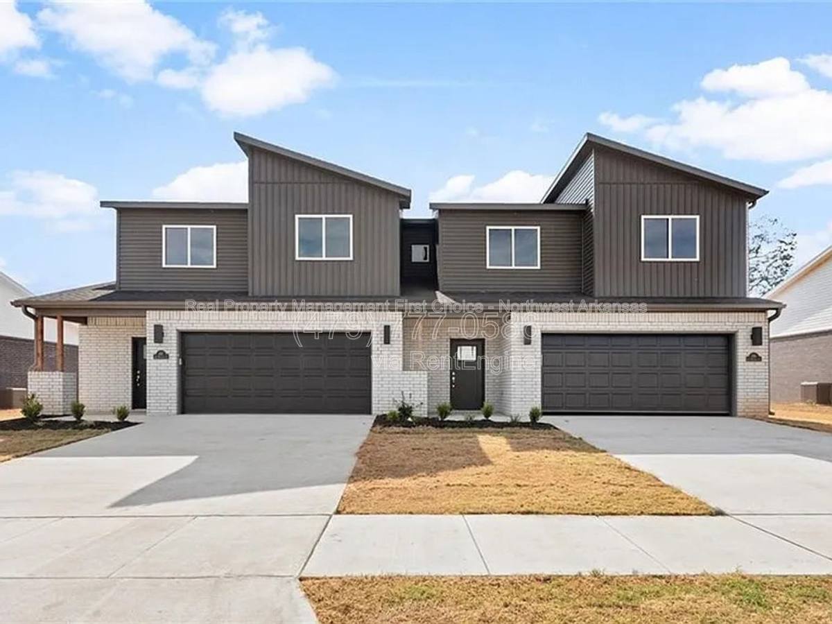 Townhouse for rent at 720 Sun Meadow Dr, Centerton, AR 72719