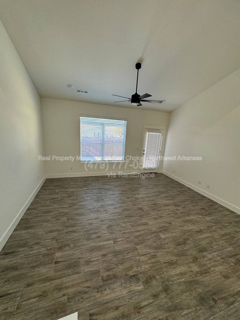 Townhouse for rent at 720 Sun Meadow Dr, Centerton, AR 72719