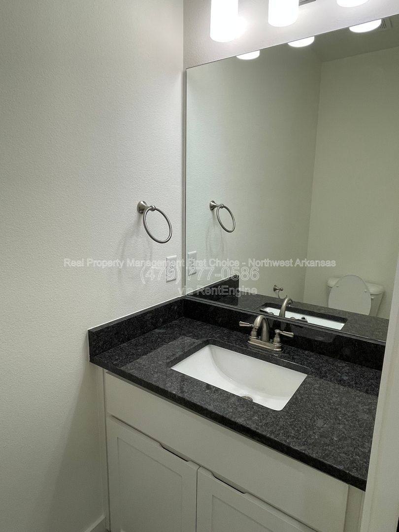 Townhouse for rent at 720 Sun Meadow Dr, Centerton, AR 72719