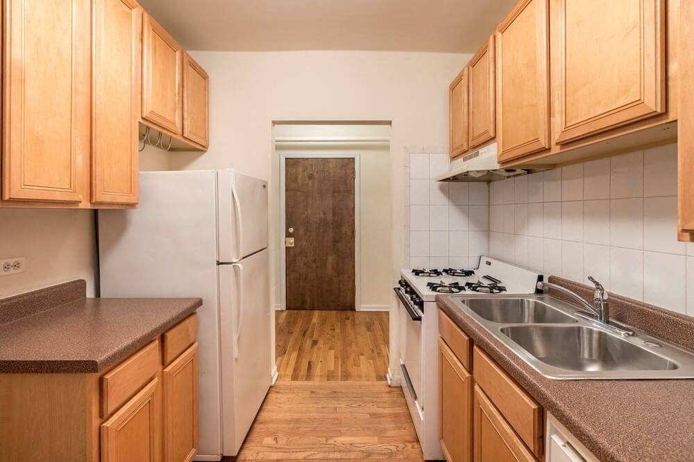 Apartment for rent at 722 W Barry Ave, Chicago, IL 60657