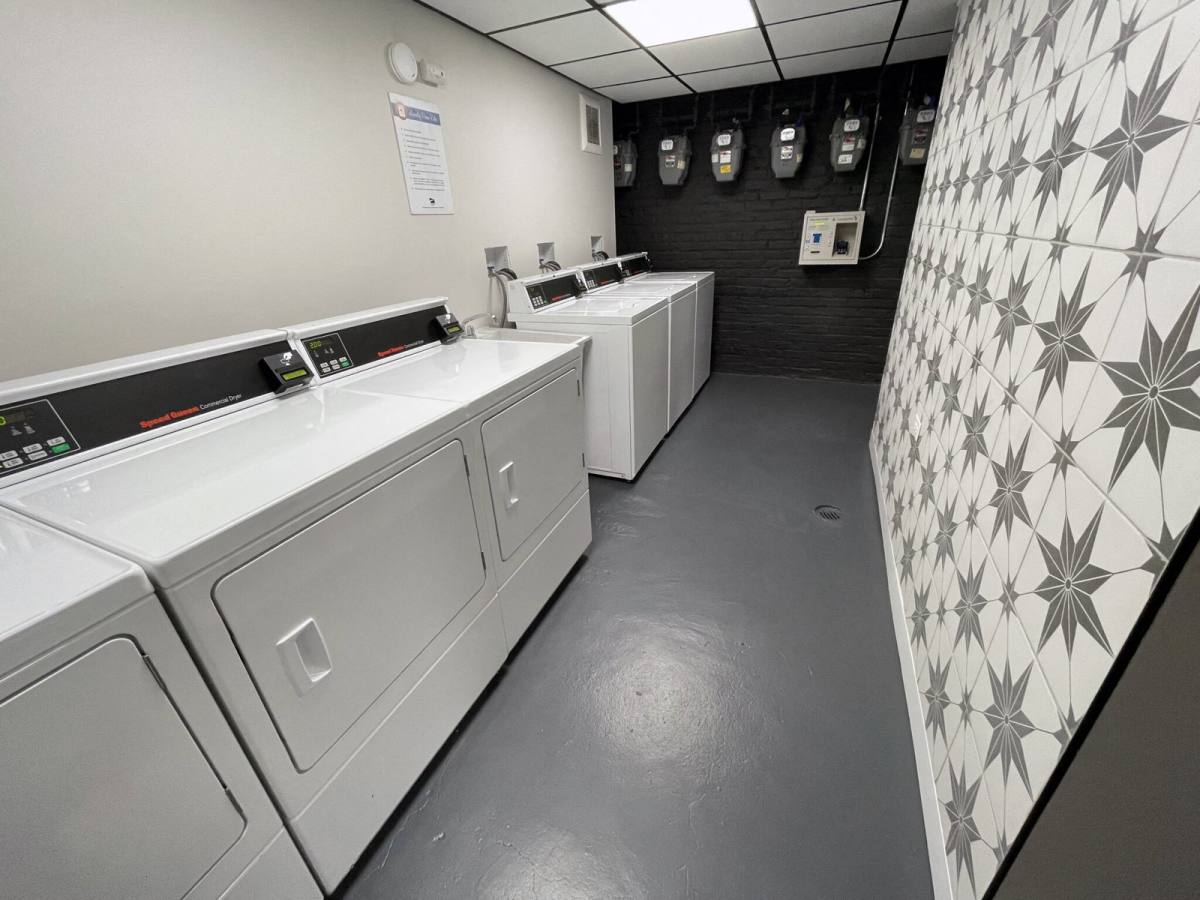 Apartment for rent at 722 W Barry Ave, Chicago, IL 60657