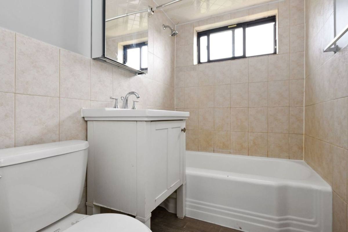 Apartment for rent at 10206-30 S Walden Parkway, Chicago, IL 60643