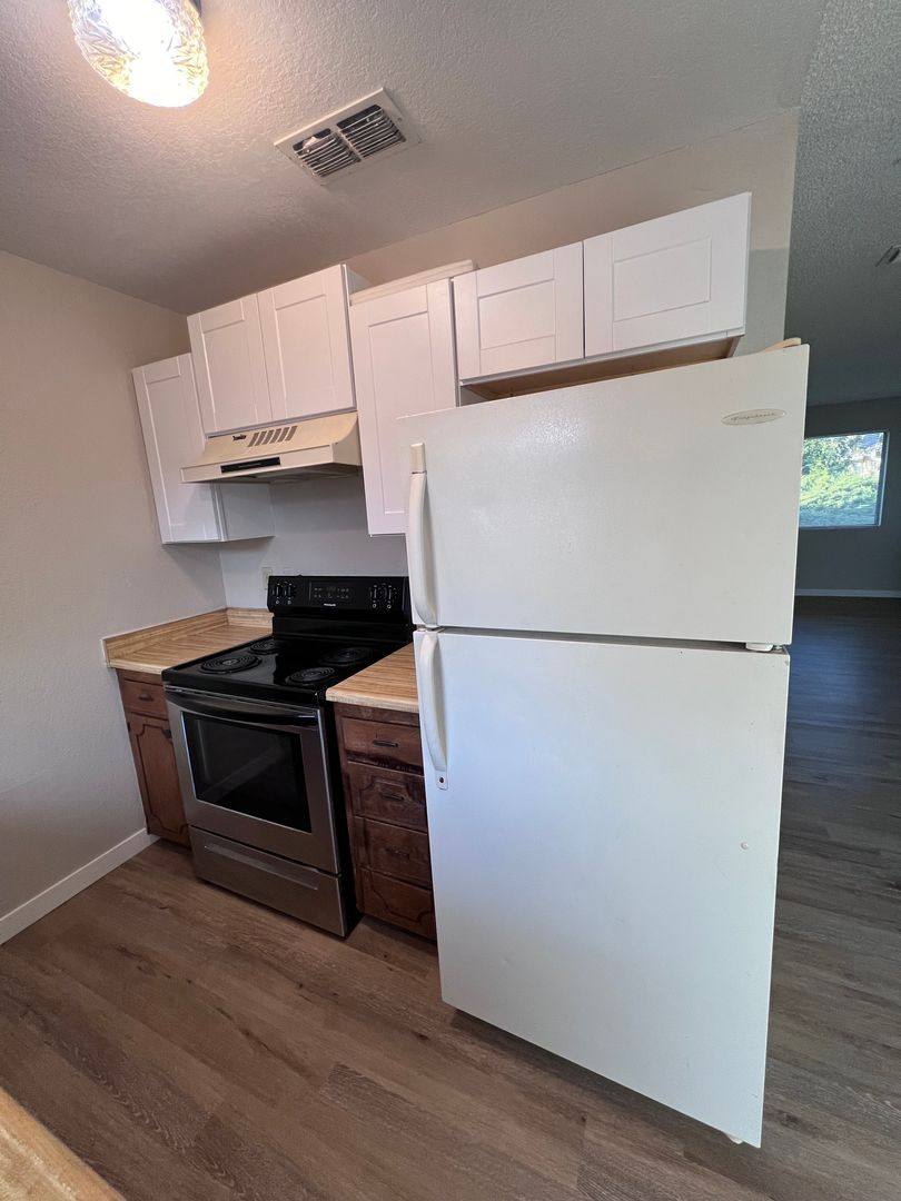 Apartment for rent at 5576 Mountain View Dr 1-4, Redding, CA 96003