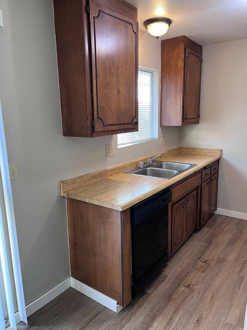 Apartment for rent at 5576 Mountain View Dr 1-4, Redding, CA 96003