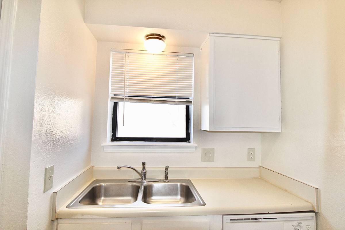 Townhouse for rent at 2336 Heatherfield, Norman, OK 73071