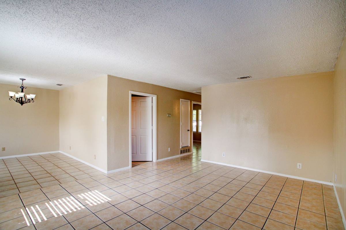 Apartment for rent at 708-710 N Cooper St, Arlington, TX 76011