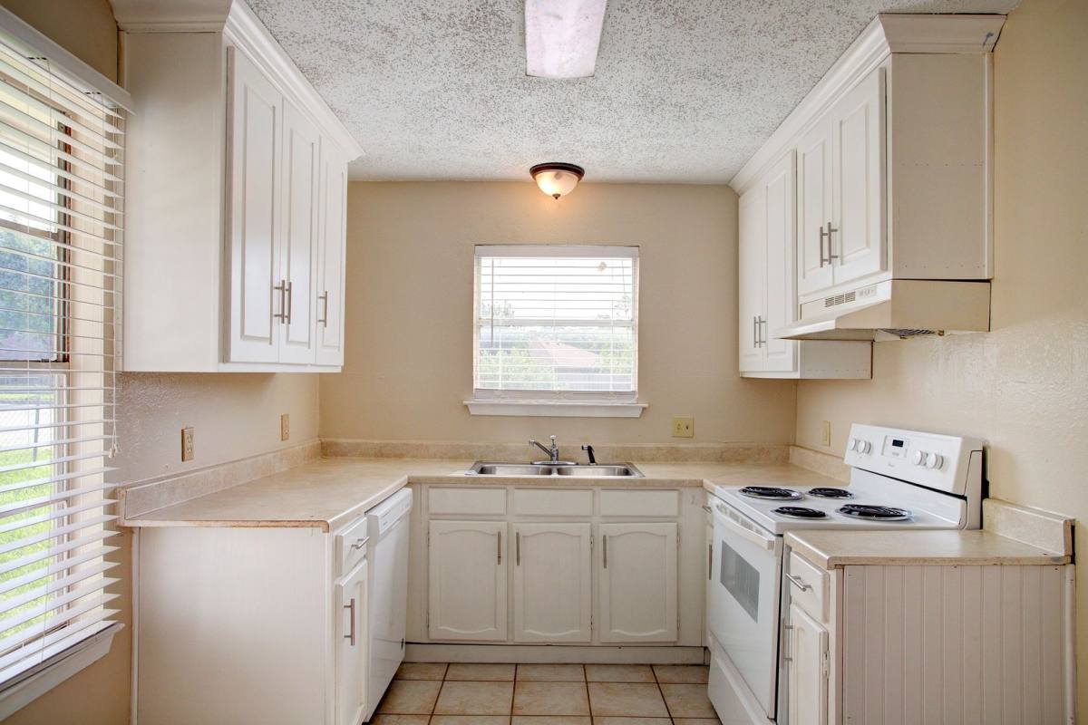 Apartment for rent at 708-710 N Cooper St, Arlington, TX 76011