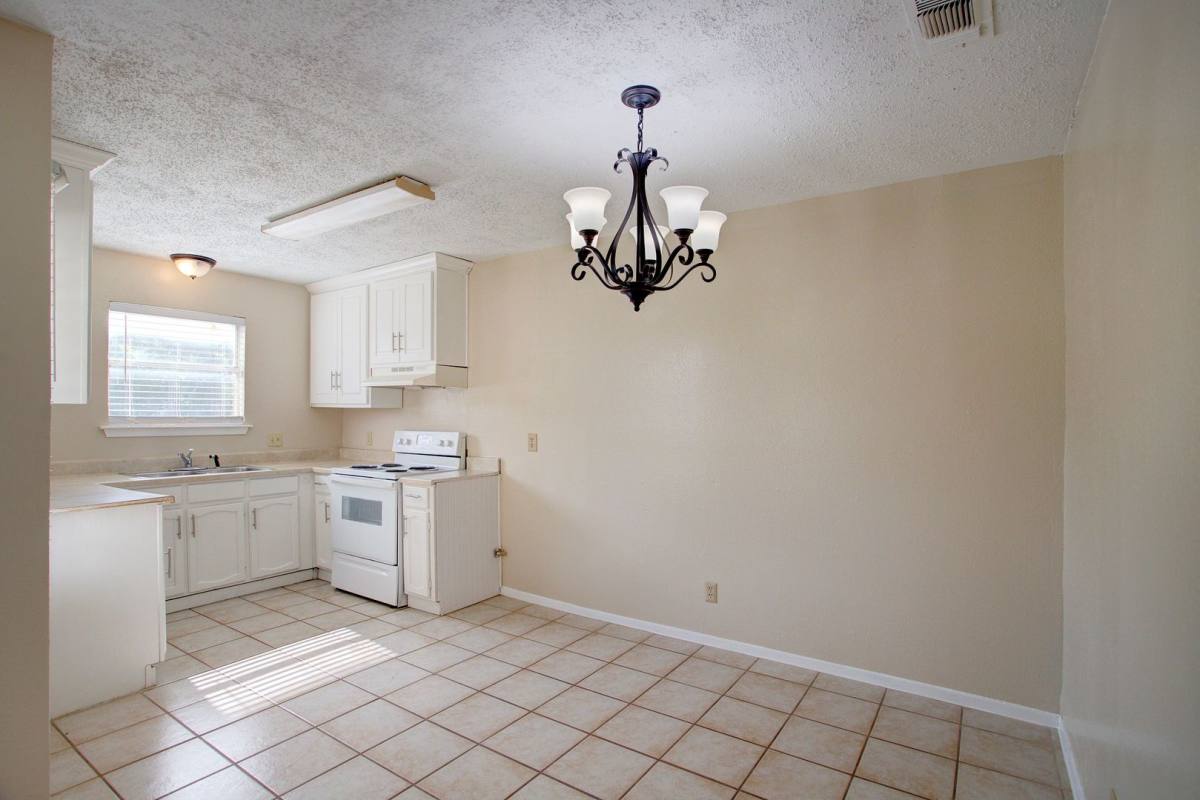 Apartment for rent at 708-710 N Cooper St, Arlington, TX 76011