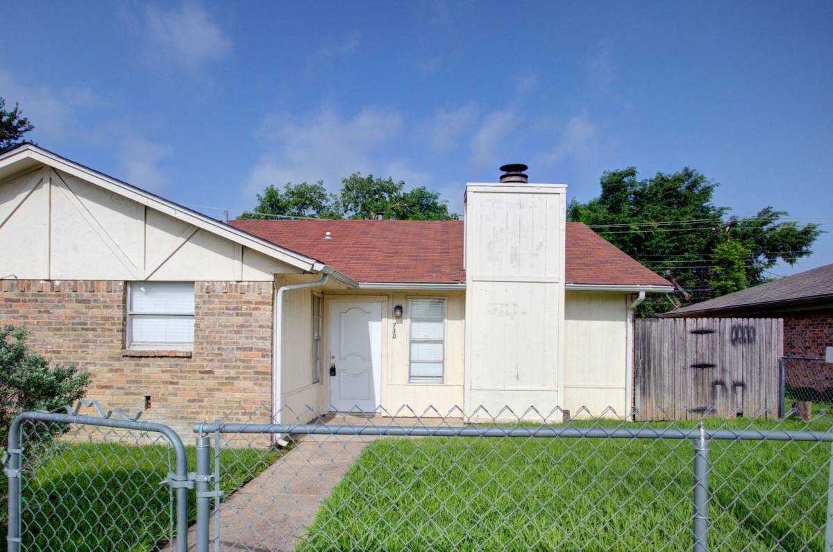 Apartment for rent at 708-710 N Cooper St, Arlington, TX 76011