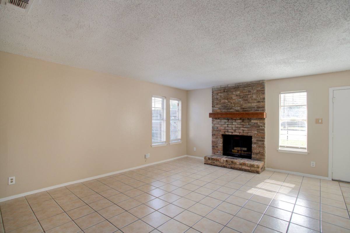Apartment for rent at 708-710 N Cooper St, Arlington, TX 76011