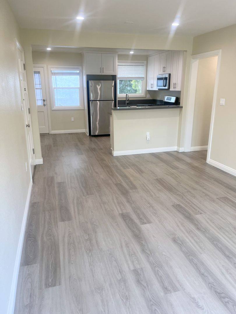 Apartment for rent at 4311 Elm Ave, Long Beach, CA 90807