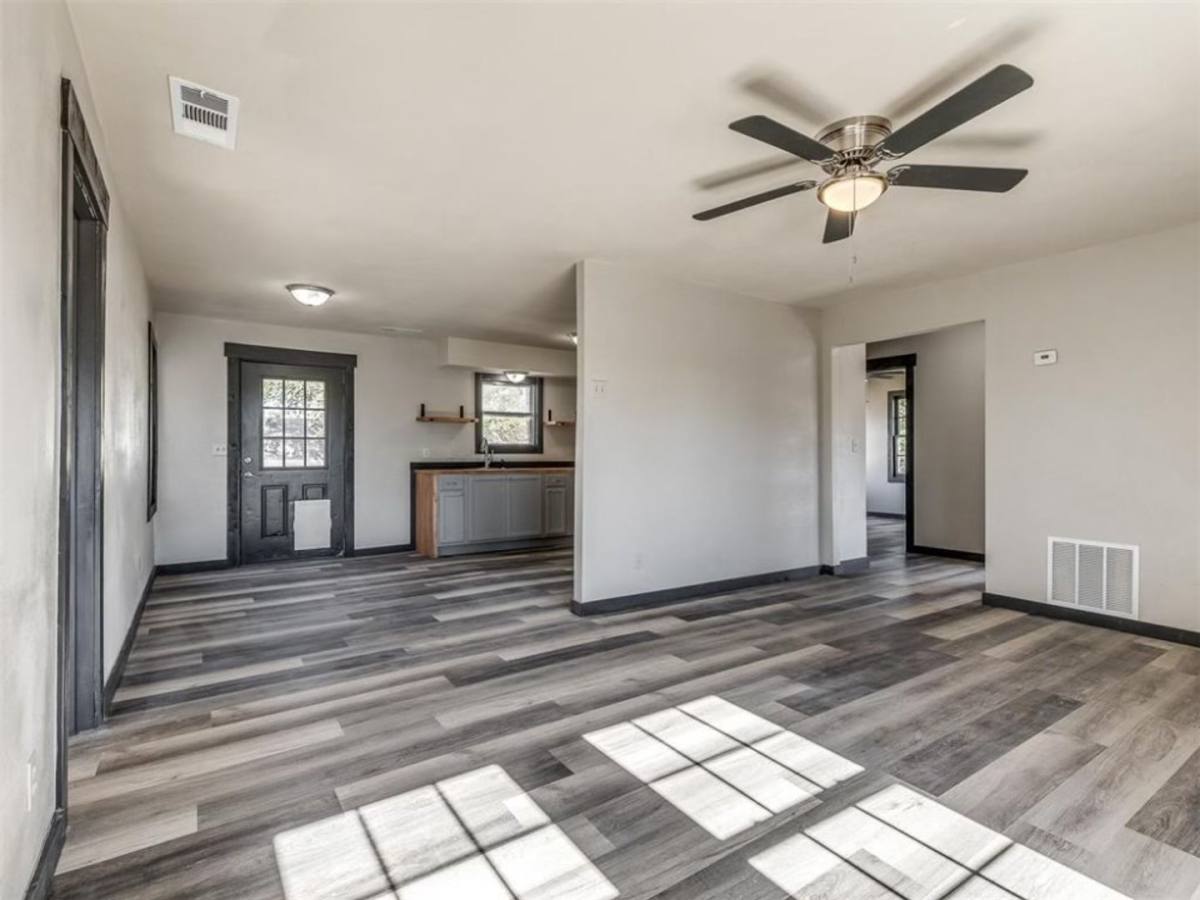 House for rent at 4613 SE 28th St, Oklahoma City, OK 73115