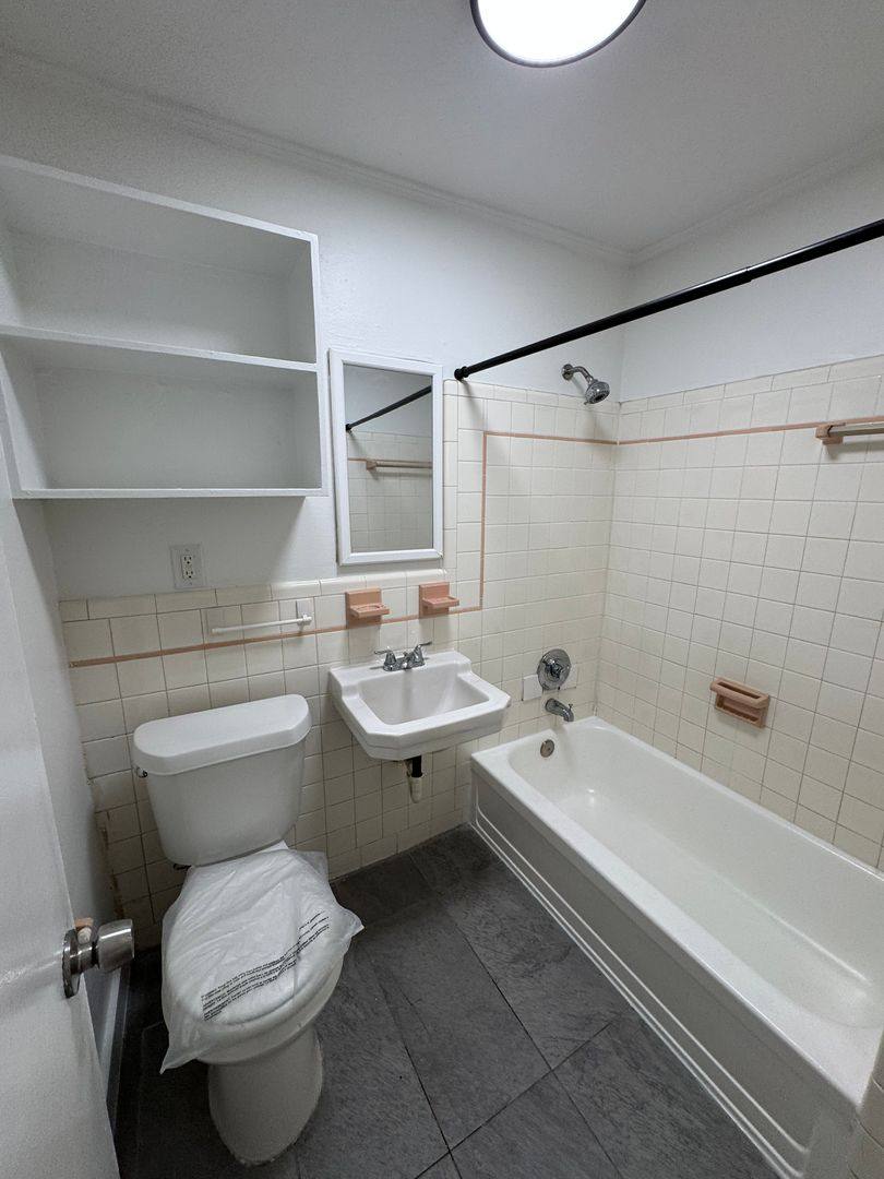 Apartment for rent at 204 Central Ave, New Orleans, LA 70121
