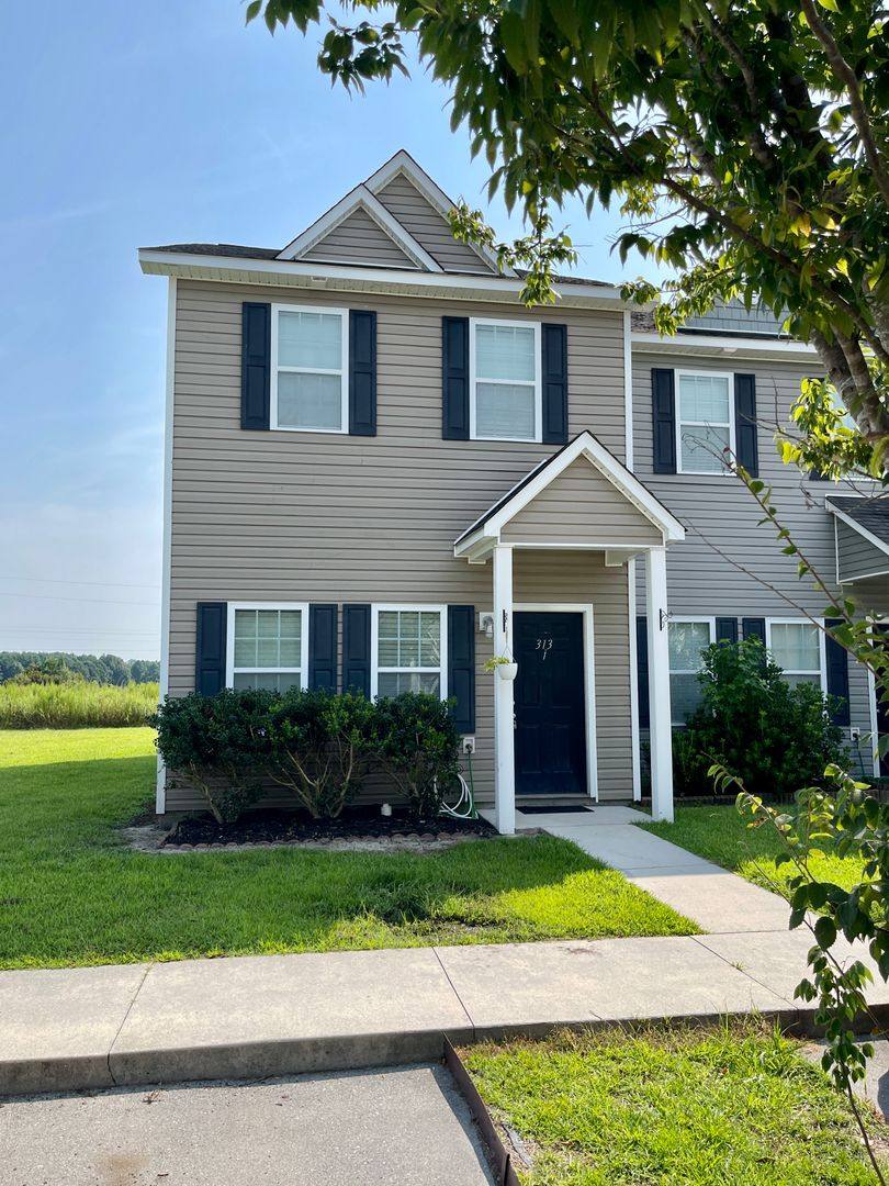 Townhouse for rent at 313 Burley Dr, Hubert, NC 28539