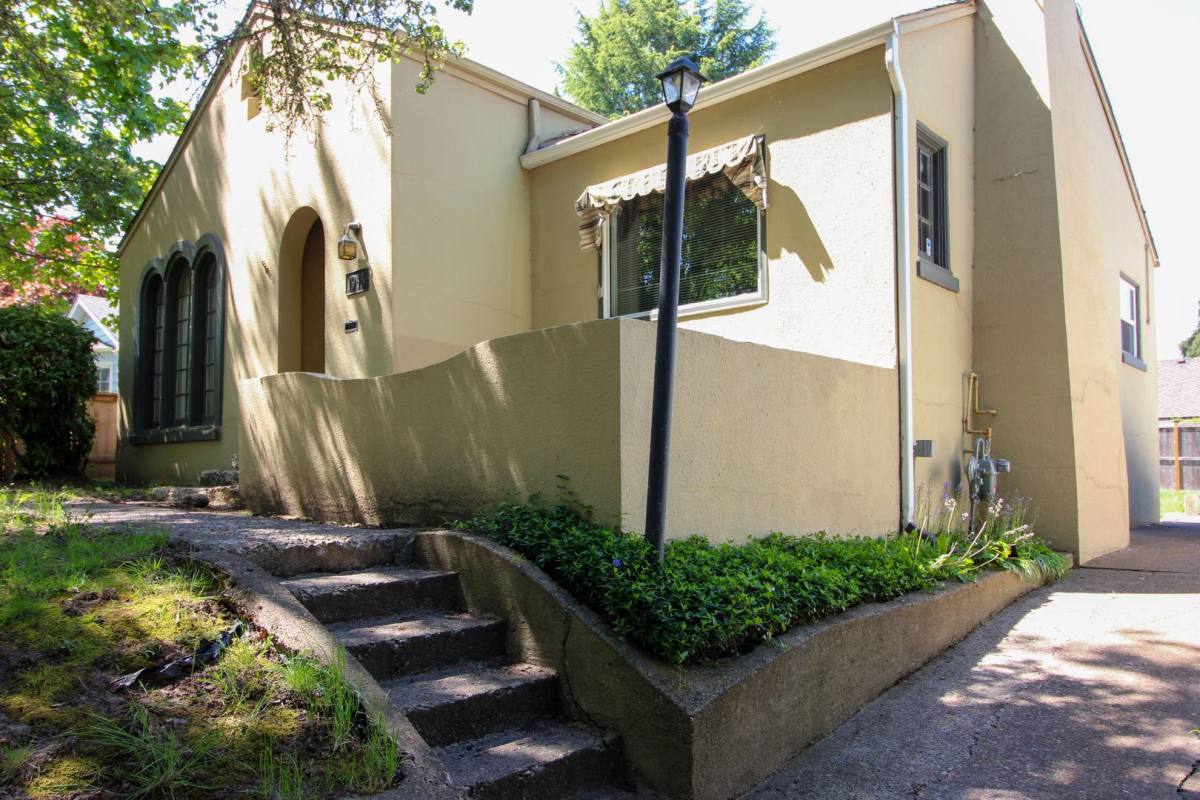 House for rent at 1945 High St SE, Salem, OR 97302
