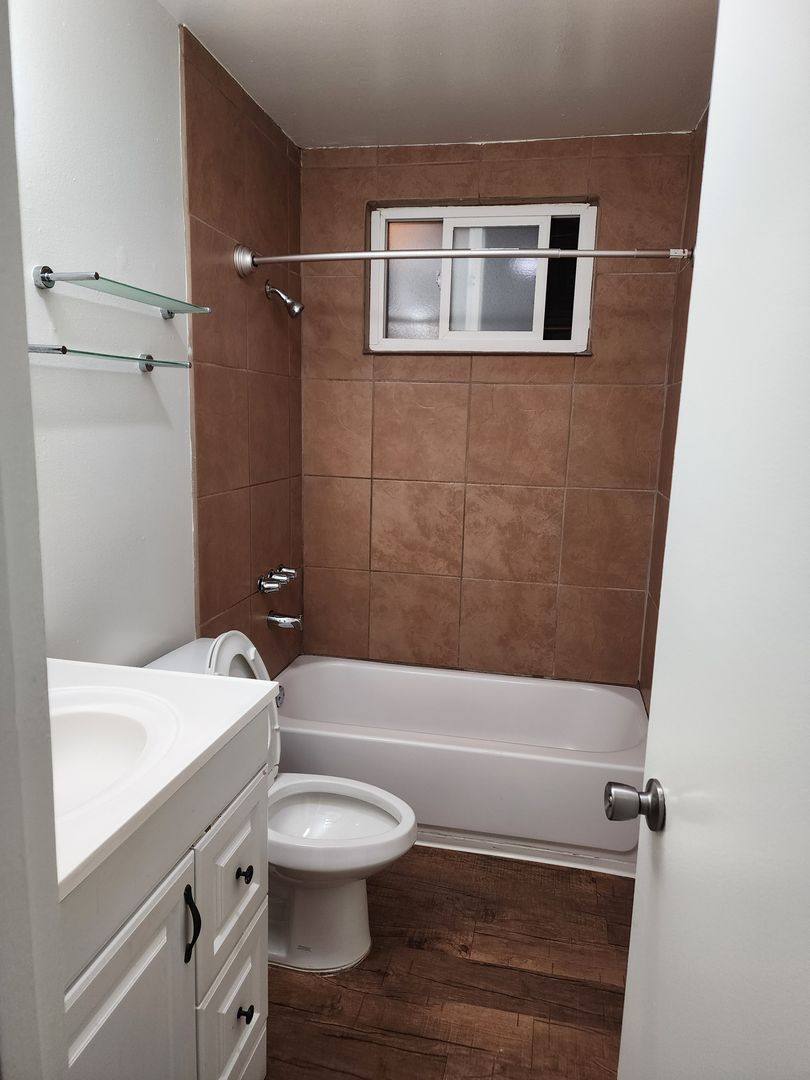 Apartment for rent at 1835 W Ave, Fullerton, CA 92833