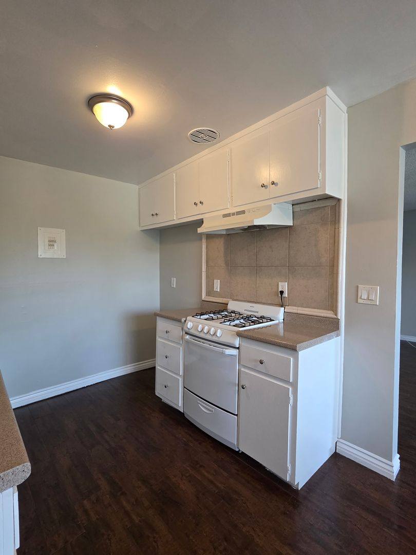 Apartment for rent at 1835 W Ave, Fullerton, CA 92833