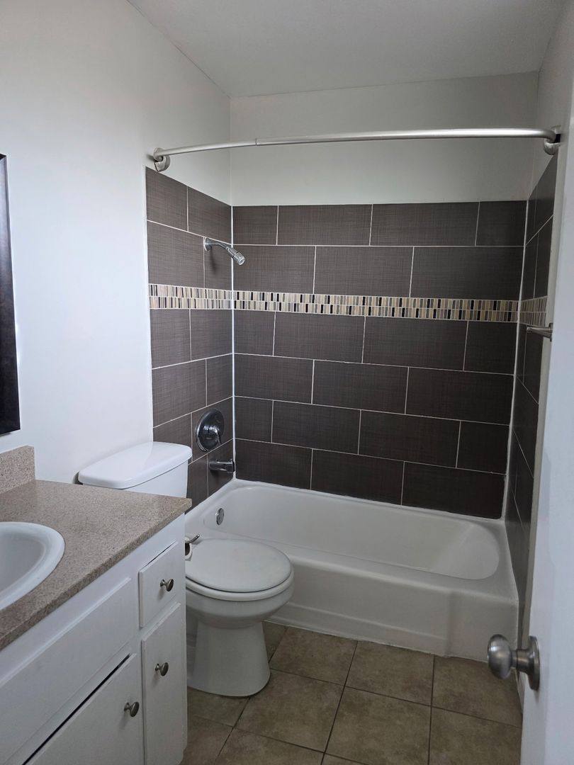 Apartment for rent at 1835 W Ave, Fullerton, CA 92833