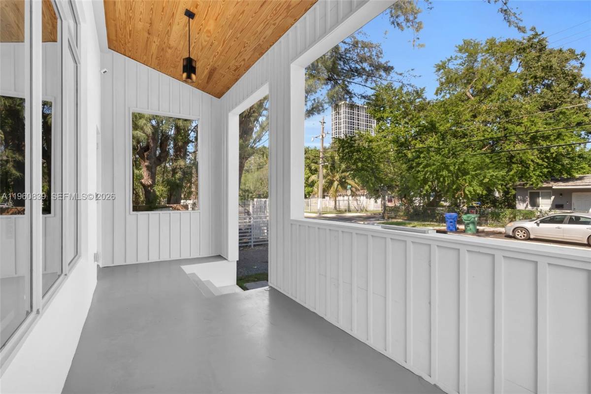 Townhouse for rent at 3204 Plaza St #TH, Miami, FL 33133