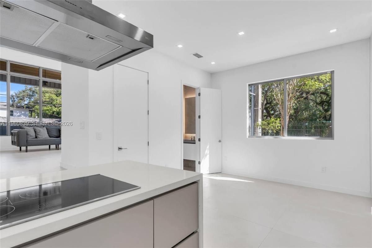 Townhouse for rent at 3204 Plaza St #TH, Miami, FL 33133