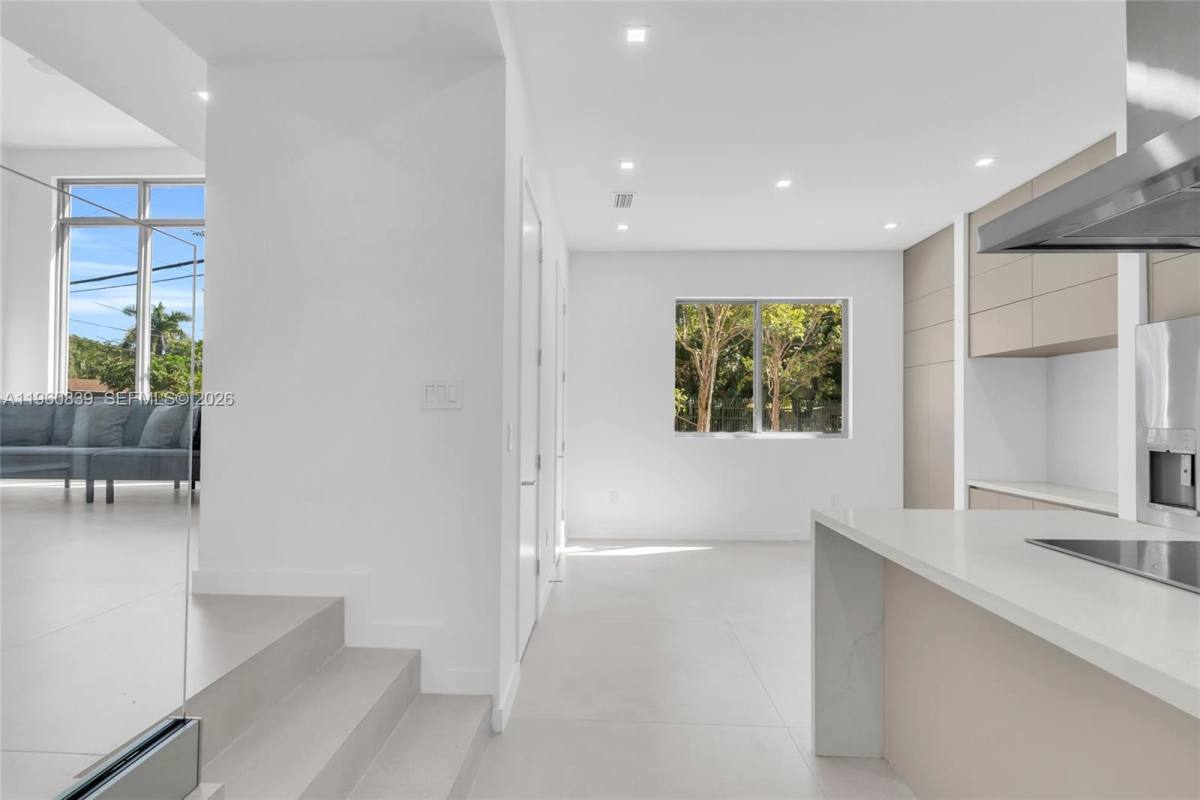 Townhouse for rent at 3204 Plaza St #TH, Miami, FL 33133