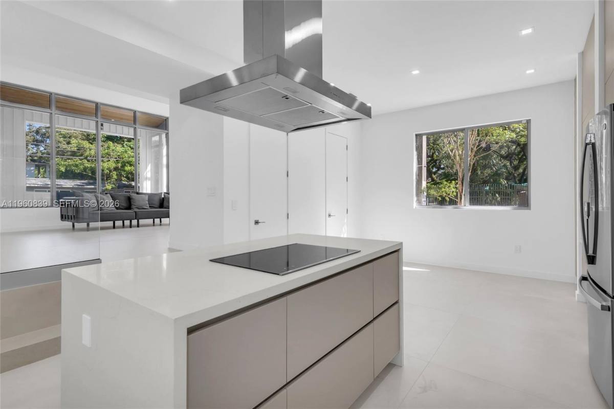 Townhouse for rent at 3204 Plaza St #TH, Miami, FL 33133
