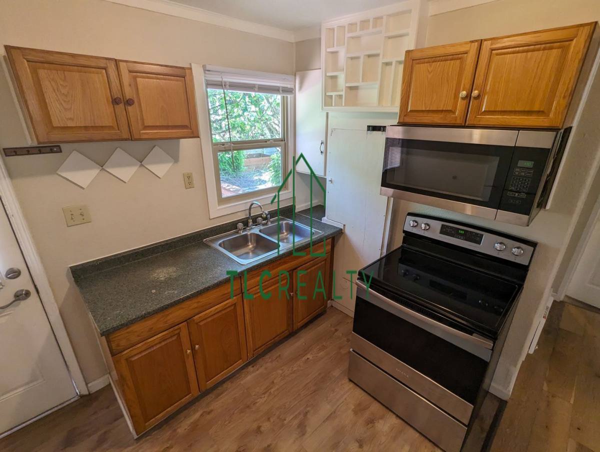 Apartment for rent at 1340 Birch Ave, Cottage Grove, OR 97424