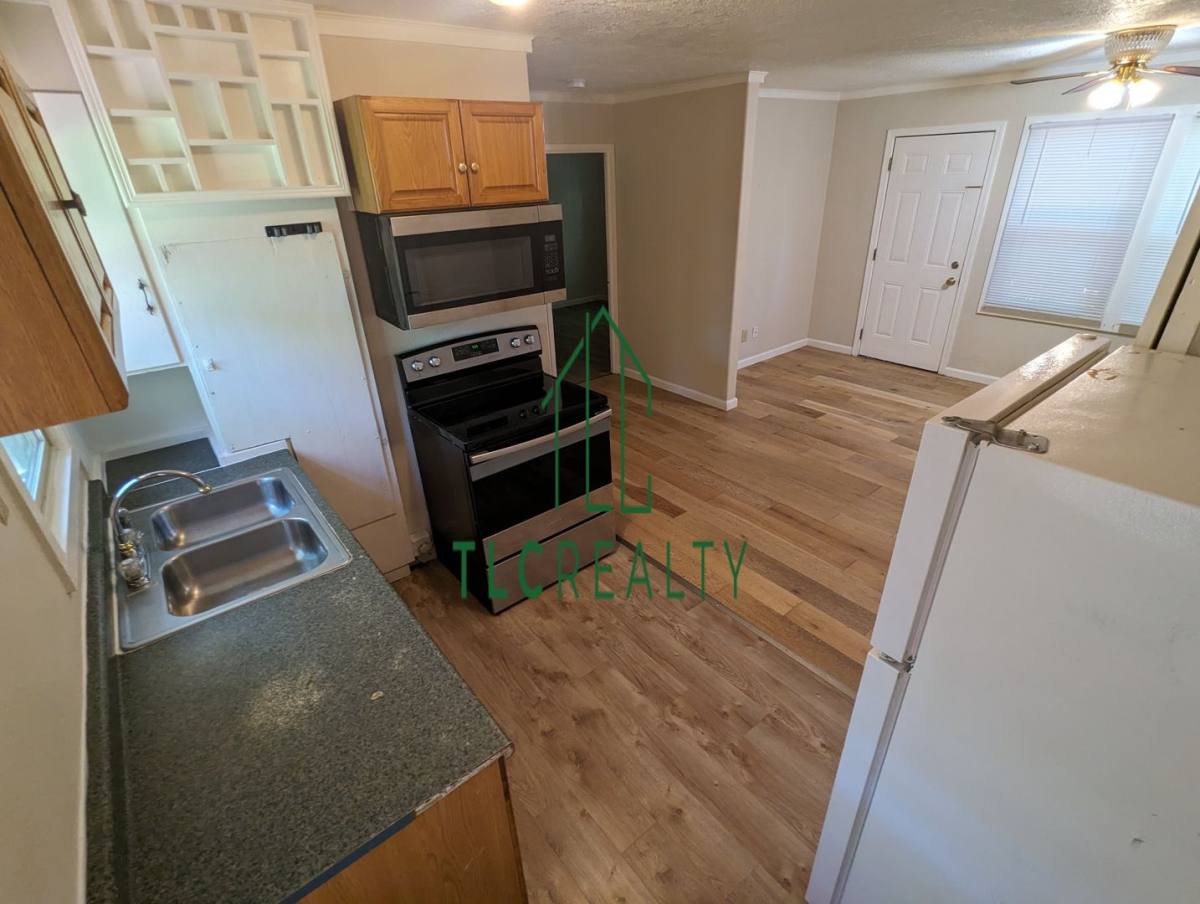 Apartment for rent at 1340 Birch Ave, Cottage Grove, OR 97424