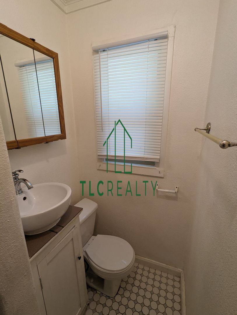 Apartment for rent at 1340 Birch Ave, Cottage Grove, OR 97424