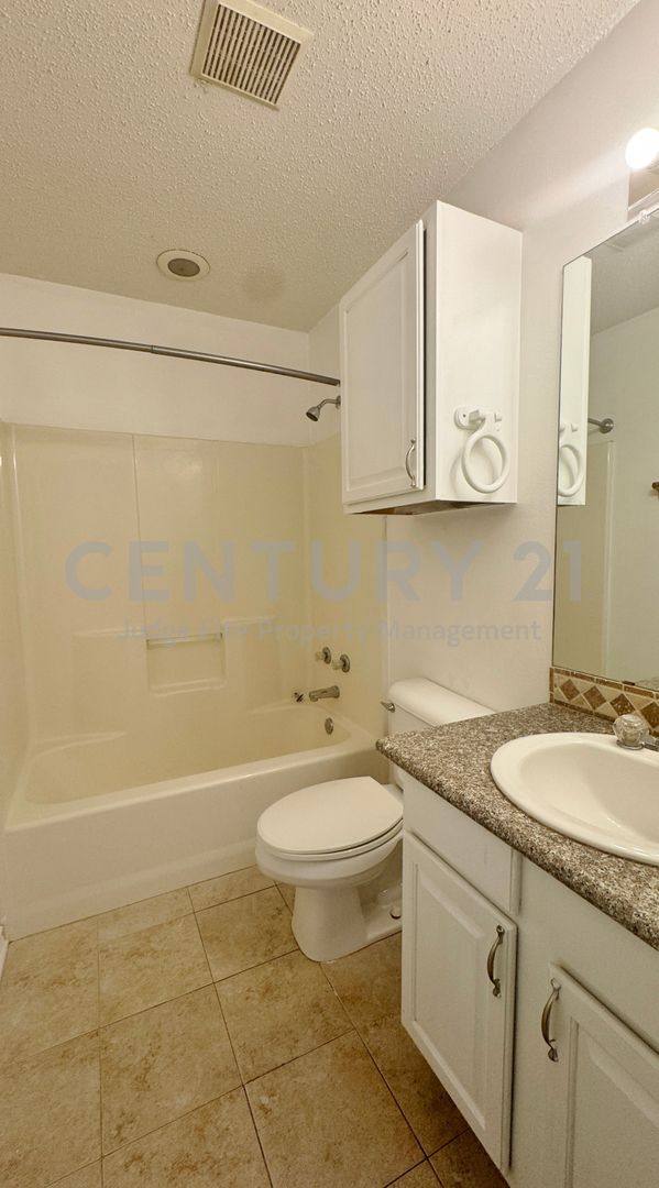 House for rent at 211 Anchor Lane, Mabank, TX 75156