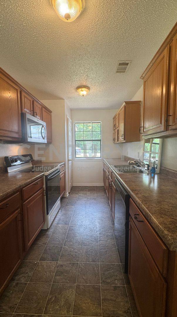 House for rent at 211 Anchor Lane, Mabank, TX 75156