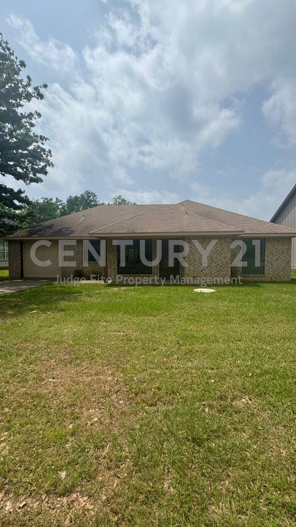 House for rent at 211 Anchor Lane, Mabank, TX 75156