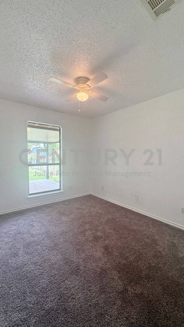 House for rent at 211 Anchor Lane, Mabank, TX 75156