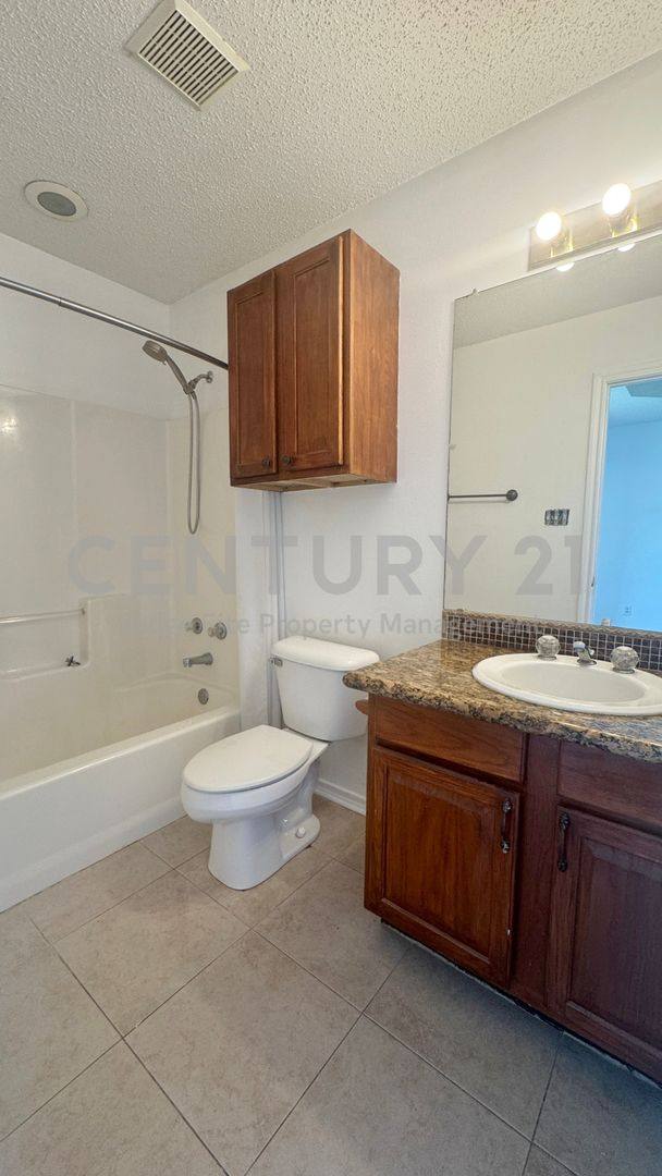 House for rent at 211 Anchor Lane, Mabank, TX 75156